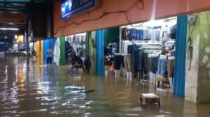 Hujan Deras Rendam Kawasan Jakarta Selatan, Pasar dan Jalan Tergenang