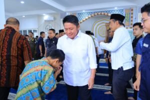 Momentum Ibadah di Masjid Al-Hayza, Herman Deru Ajak Jaga Silaturahmi dan Semangat Bangun Sumsel