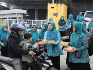 Amaliyah Ramadan TP PKK Parepare: Tebar Takjil, Pererat Silaturahmi dan Soliditas Kader