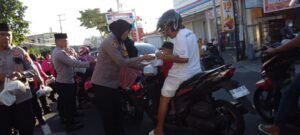 Pererat Silaturahmi, Polsek Ternate Selatan Gelar Aksi Sosial Pembagian Takjil