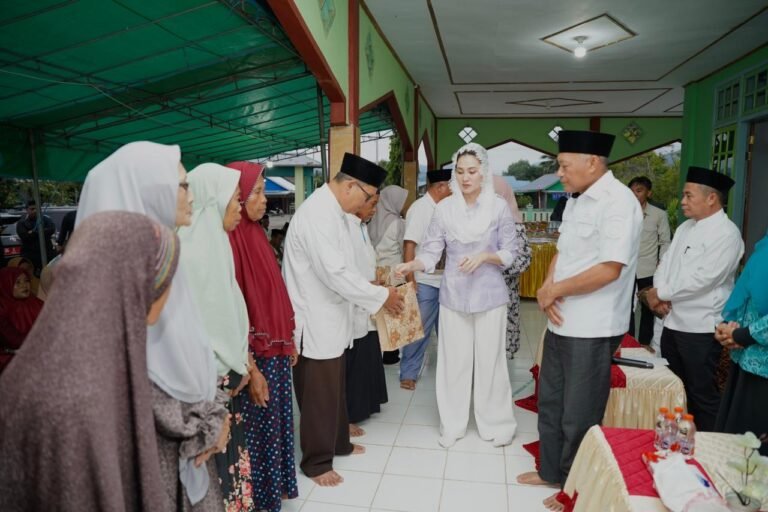 Gubernur Sherly Laos dan Wagub Sarbin Sehe Buka Puasa Bersama Warga Halmahera Timur, Pererat Silaturahmi di Bulan Ramadan