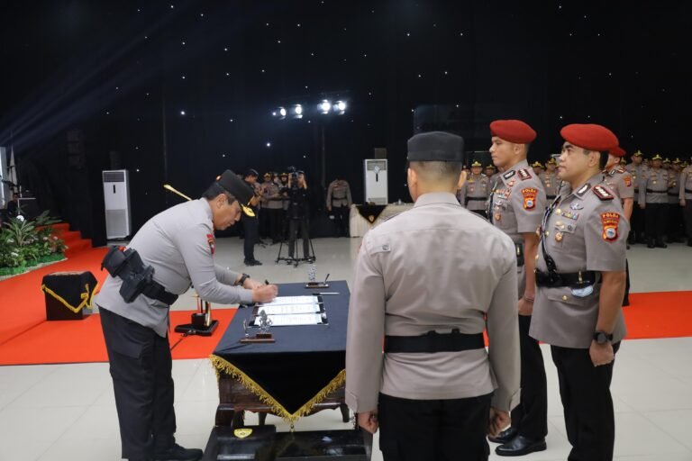 Kapolda Sulsel Pimpin Pelantikan Wakapolda dan Dirreskrimum serta Sertijab Dirreskrimsus, Tekankan Dukungan dan Soliditas Jajaran