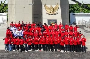 Bersih Makam, Tabur Bunga, dan Berbagi: Cara PDI Perjuangan Sulsel Memaknai Bulan Bung Karno