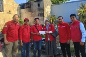 DPC PDI Perjuangan Makassar Salurkan Bantuan kepada Kader Korban Kebakaran di Panakkukang