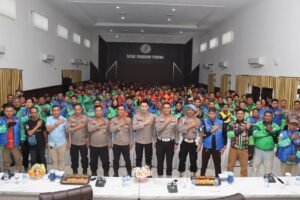 Kapolres Indramayu AKBP Prianggo PM Bersama Jajarannya menjalin silaturahmi Dengan Ratusan Ojol
