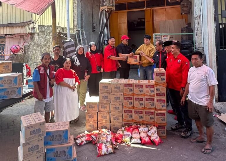 ARW Salurkan Bantuan untuk Korban Kebakaran di Jalan Kandea Makassar